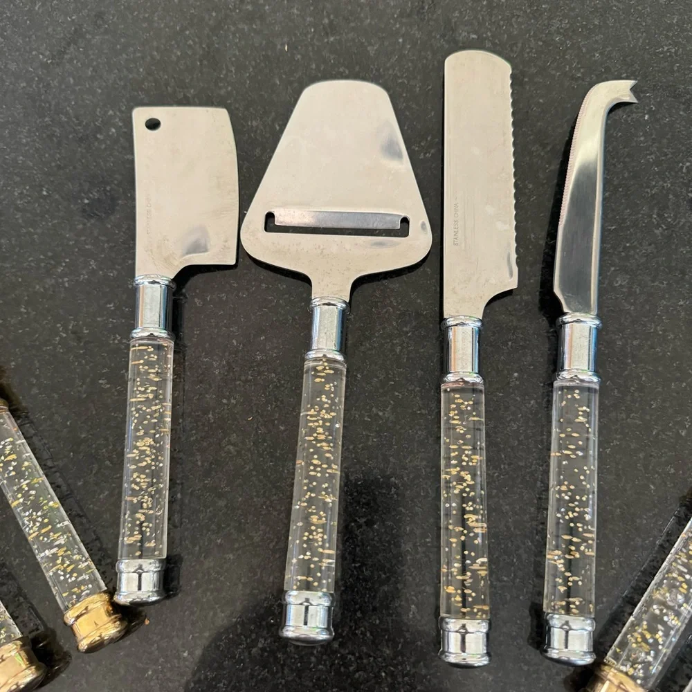 Unbranded cheese knives